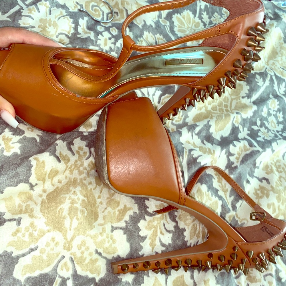 Camel Platforms with Spike Detail.